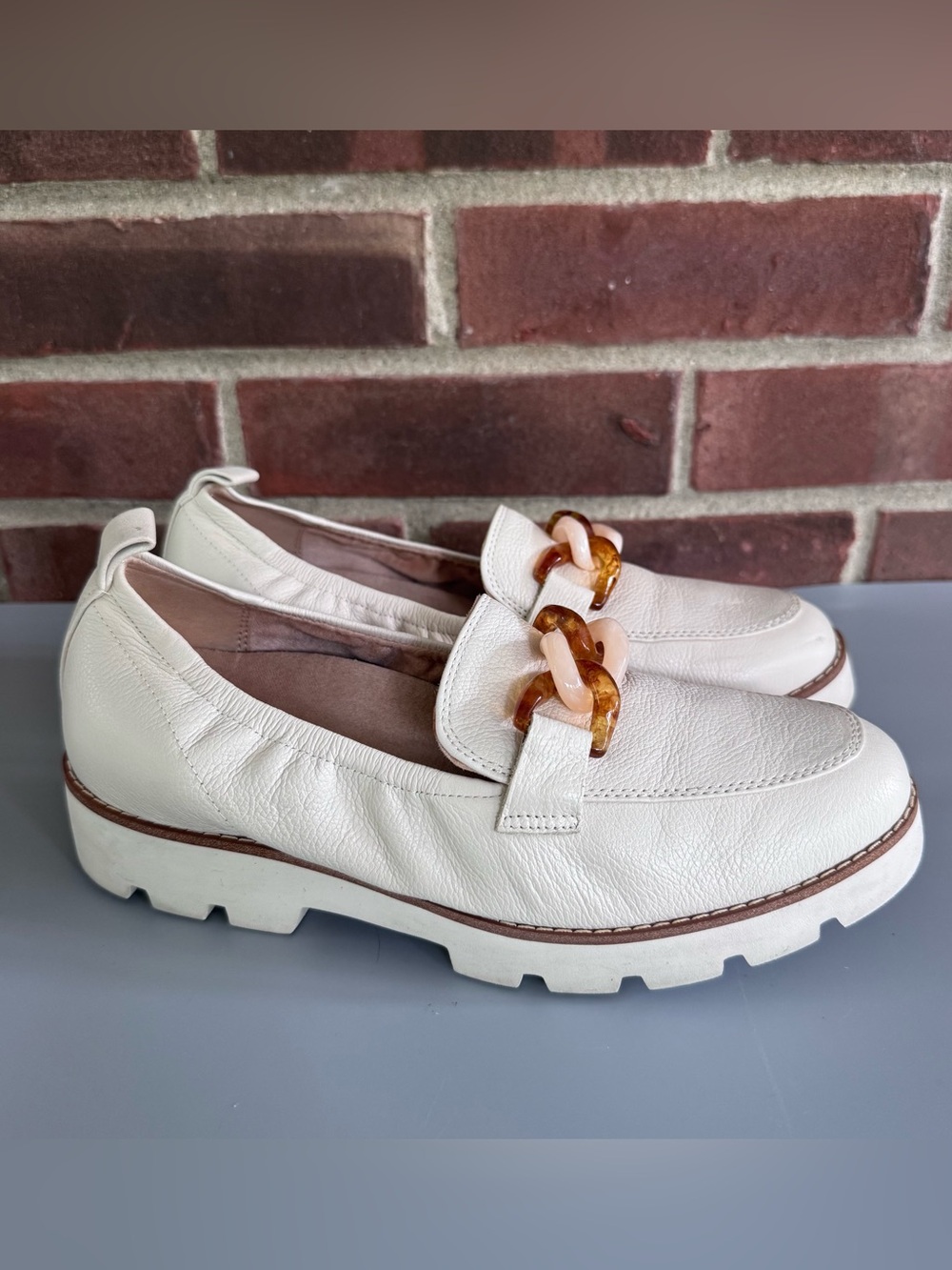 Vionic Women’s US 7 Leather Loafers Ivory Chain Platform Lug Sole Comfort Shoes.